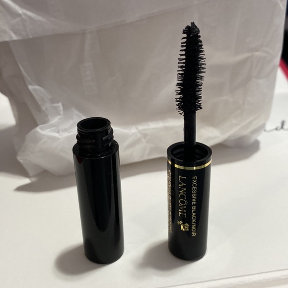 Lancome Black Mascaras Volume - Picture 3 of 3